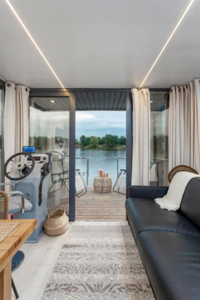 Lemuria Houseboat - mobilny domek na wodzie